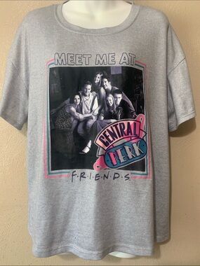 FRIENDS Light Gray Tee size L with Graphic Photo Friends Central Park